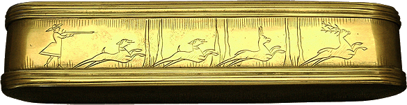 Voorzijde versierde messing tabaksdoos 1761