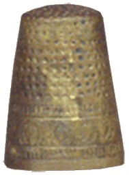 Geelkoperen (messing) vingerhoed met versiering, 16de eeuw