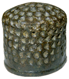 Vroege bronzen vingerhoed, 16de eeuw